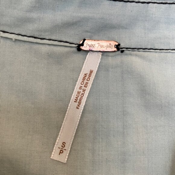 Free People 100% Cotton light blue button down size S - Picture 4 of 7